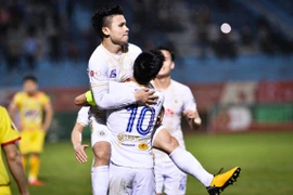 Tiền vệ Quang Hải tỏa sáng giúp Hà Nội FC đánh bại Thanh Hóa