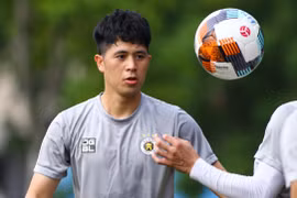 Trung vệ Đình Trọng đang dần trở lại sau khi trải qua thời gian dài điều trị chấn thương. (Ảnh: PV/Vietnam+) 