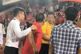 Vụ trọng tài V-League bị nhổ nước bọt: Phải có án phạt nặng từ VFF 