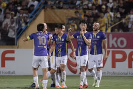 Thắng ngược Sông Lam Nghệ An, Hà Nội FC vững vàng dẫn đầu V-League