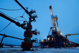 Giá dầu Brent phá ngưỡng 105 USD một thùng lần đầu tiên từ năm 2014