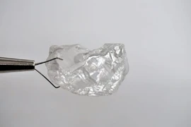 Angola tiếp tục phát hiện viên kim cương cỡ lớn nặng 131 carat