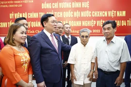 Chủ tịch Quốc hội tới thăm Tổng lãnh sự quán Việt Nam tại Pakse