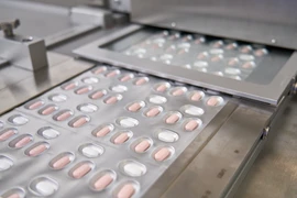 Nhật Bản cấp phép sử dụng thuốc điều trị COVID-19 dạng uống của Pfizer