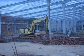 Đã có 4 người chết, 7 người bị thương trong vụ sập tường ở Bình Định