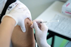 Nhật Bản công bố dữ liệu nghiên cứu về tiêm kết hợp vaccine mũi thứ ba