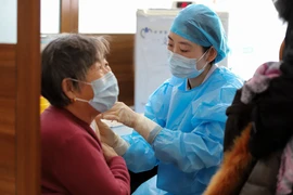Dịch COVID-19: Trung Quốc triển khai tiêm mũi vaccine tăng cường thứ 2