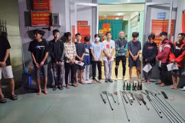 Ngăn chặn hàng chục thanh thiếu niên dùng hung khí nguy hiểm đánh nhau