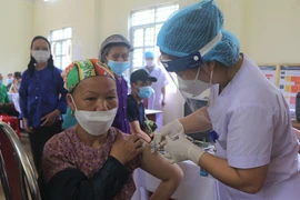 Trên 4.200 người dân Cao Bằng được tiêm mũi 4 vaccine phòng COVID-19
