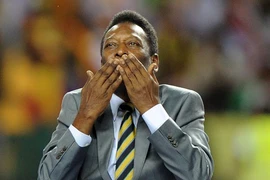 Vua bóng đá Pelé qua đời, cùng Maradona chơi bóng trên thiên đường