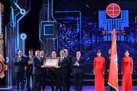 Phát triển khoa học và công nghệ là sự nghiệp của toàn Đảng, toàn dân