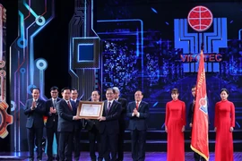 Phát triển khoa học và công nghệ là sự nghiệp của toàn Đảng, toàn dân