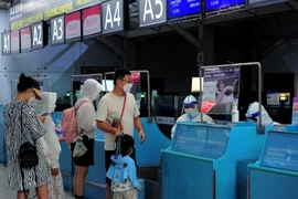 Anh xem xét áp đặt hạn chế với người nhập cảnh từ Trung Quốc
