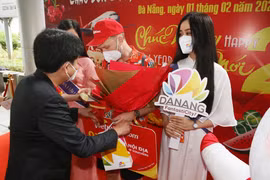 Đà Nẵng, Khánh Hòa đón du khách đến “xông đất” ngày đầu Năm mới 2022