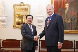 Chủ tịch Quốc hội gặp Quyền Thị trưởng Khu Tài chính London