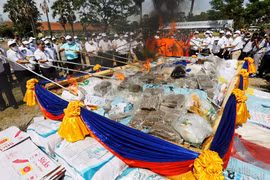 Cảnh sát Campuchia bắt giữ hơn 9.000 đối tượng buôn bán ma túy