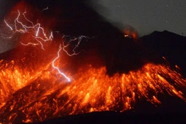 Nhật Bản phát cảnh báo mức cao nhất do núi lửa Sakurajima phun trào