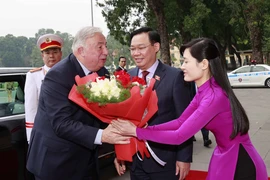 Sáng 8/12/2022, tại Nhà Quốc hội, Chủ tịch Quốc hội Vương Đình Huệ chủ trì lễ đón và hội đàm với Chủ tịch Thượng viện Cộng hòa Pháp Gérard Larcher thăm chính thức Việt Nam từ ngày 8-9/12/2022. (Ảnh: Doãn Tấn/TTXVN)