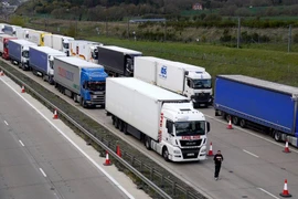 Tắc nghẽn nghiêm trọng tại các cảng biển giữa Anh và Pháp