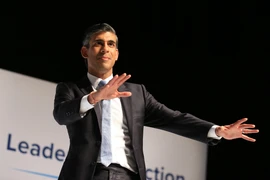 Ứng viên Thủ tướng Anh kêu gọi tăng tiền cứu trợ cho người dân