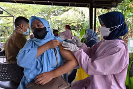 Số ca mắc tăng, Indonesia bước vào làn sóng dịch COVID-19 thứ tư