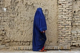 Mỹ, Anh, EU kêu gọi Taliban rút lại lệnh cấm nữ nhân viên viện trợ