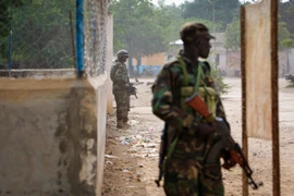 Đánh bom liều chết nhằm vào một căn cứ quân sự tại Somalia