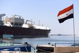 Kênh đào Suez đạt doanh thu kỷ lục năm 2021 bất chấp COVID-19