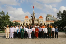 Lãnh đạo TP Hồ Chí Minh dâng hương tưởng niệm các anh hùng liệt sỹ 