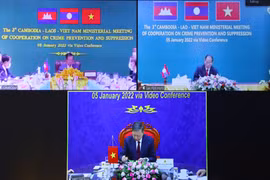 Đại tướng Tô Lâm, Bộ trưởng Bộ Công an ký kết Tuyên bố chung về hợp tác phòng, chống tội phạm giữa Việt Nam-Lào-Campuchia. (Ảnh: Văn Điệp/TTXVN)
