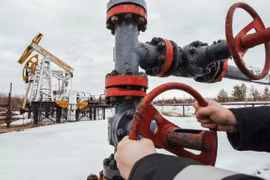 Căng thẳng Nga-Ukraine đẩy giá dầu châu Á trên ngưỡng 100 USD/thùng