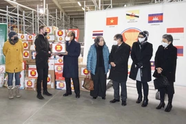 Ủy ban ASEAN tại Séc chung tay đồng hành chia sẻ khó khăn với xã hội