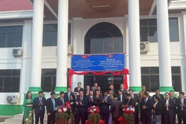 Bàn giao Trung tâm điều trị sốt rét cho tỉnh Luang Namtha của Lào