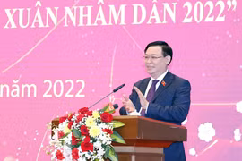 Chủ tịch Quốc hội chúc Tết, dự Lễ khen thưởng của Văn phòng Quốc hội