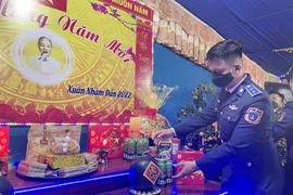 Thăm hỏi, chúc Tết cán bộ, chiến sỹ trên tuyến biên giới và vùng biển 