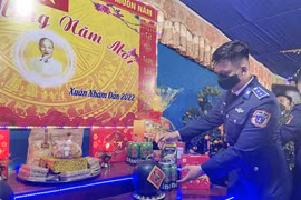 Thăm hỏi, chúc Tết cán bộ, chiến sỹ trên tuyến biên giới và vùng biển 