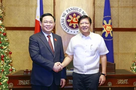 Chủ tịch Quốc hội Vương Đình Huệ hội kiến với Tổng thống Philippines