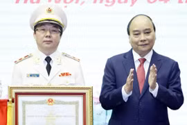 Trao danh hiệu Anh hùng LLVT cho một đơn vị Tình báo Công an nhân dân