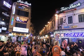 [Photo] 'Phố không ngủ' nhộn nhịp trong đêm khai mạc World Cup 2022