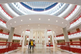 Trong năm học mới 2017 - 2018, hàng ngàn sinh viên Kinh tế quốc dân sẽ được học trong một tòa nhà mới hiện đại bậc nhất Việt Nam. (Ảnh: Minh Sơn/Vietnam+)