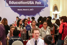 Triển lãm Du học Mỹ 2017 thu hút nhiều học sinh, sinh viên tham gia. (Ảnh: Minh Sơn/Vietnam+)