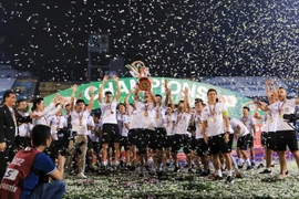 Các cầu thủ CLB Hà Nội vui mừng khi giành ngôi vô địch V-League 2022. (Ảnh: Tuấn Anh/TTXVN)