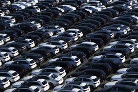 Xe ôtô tại cảng Long Beach, California (Mỹ). (Ảnh: AFP/TTXVN)