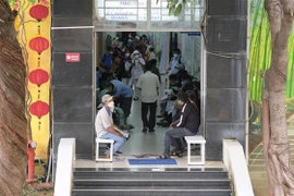 44 học sinh được đưa vào viện cấp cứu tại khoa nhi và khoa tổng hợp thần kinh, Bệnh viện Đa khoa tỉnh Khánh Hòa. (Ảnh: Đặng Tuấn/TTXVN)
