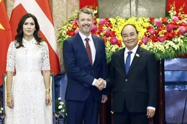 Chủ tịch nước Nguyễn Xuân Phúc tiếp Thái tử kế vị Đan Mạch Frederik và Công nương Mary Elizabeth. (Ảnh: Thống Nhất/TTXVN)