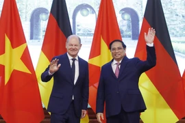 Thủ tướng Phạm Minh Chính và Thủ tướng CHLB Đức Olaf Scholz trước khi bước vào hội đàm. (Ảnh: Lâm Khánh/TTXVN)