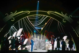 Ông Dương Mạnh Cường, Bí thư huyện ủy Bình Liêu tiến hành nghi lễ Khai mạc Tuần Văn hóa-Du lịch, Hội mùa vàng Bình Liêu năm 2022. (Ảnh: Thanh Vân/TTXVN)