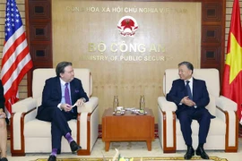 Đại tướng Tô Lâm, Bộ trưởng Bộ Công an tiếp Ngài Marc Knapper, Đại sứ Đặc mệnh toàn quyền Hợp chúng quốc Hoa Kỳ tại Việt Nam. (Ảnh: Phạm Kiên/TTXVN)