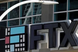 Biểu tượng FTX tại văn phòng của hãng ở Miami, bang Florida (Mỹ). (Ảnh: Reuters/TTXVN)