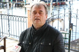 Giáo sư, Tiến sỹ Thomas Engelbert trả lời phỏng vấn TTXVN. (Ảnh: Vũ Tùng/TTXVN)